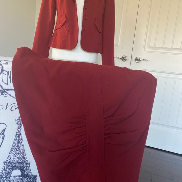 *SOLD* Gamma suit. Beautiful tailored suit. Original design. Good condition. - Picture 2 of 6